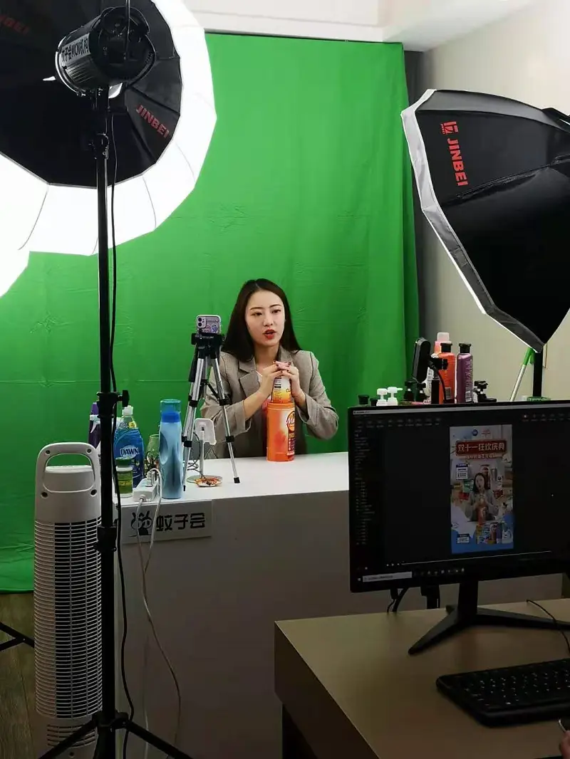 免费直播：热闹背后的问题与思考