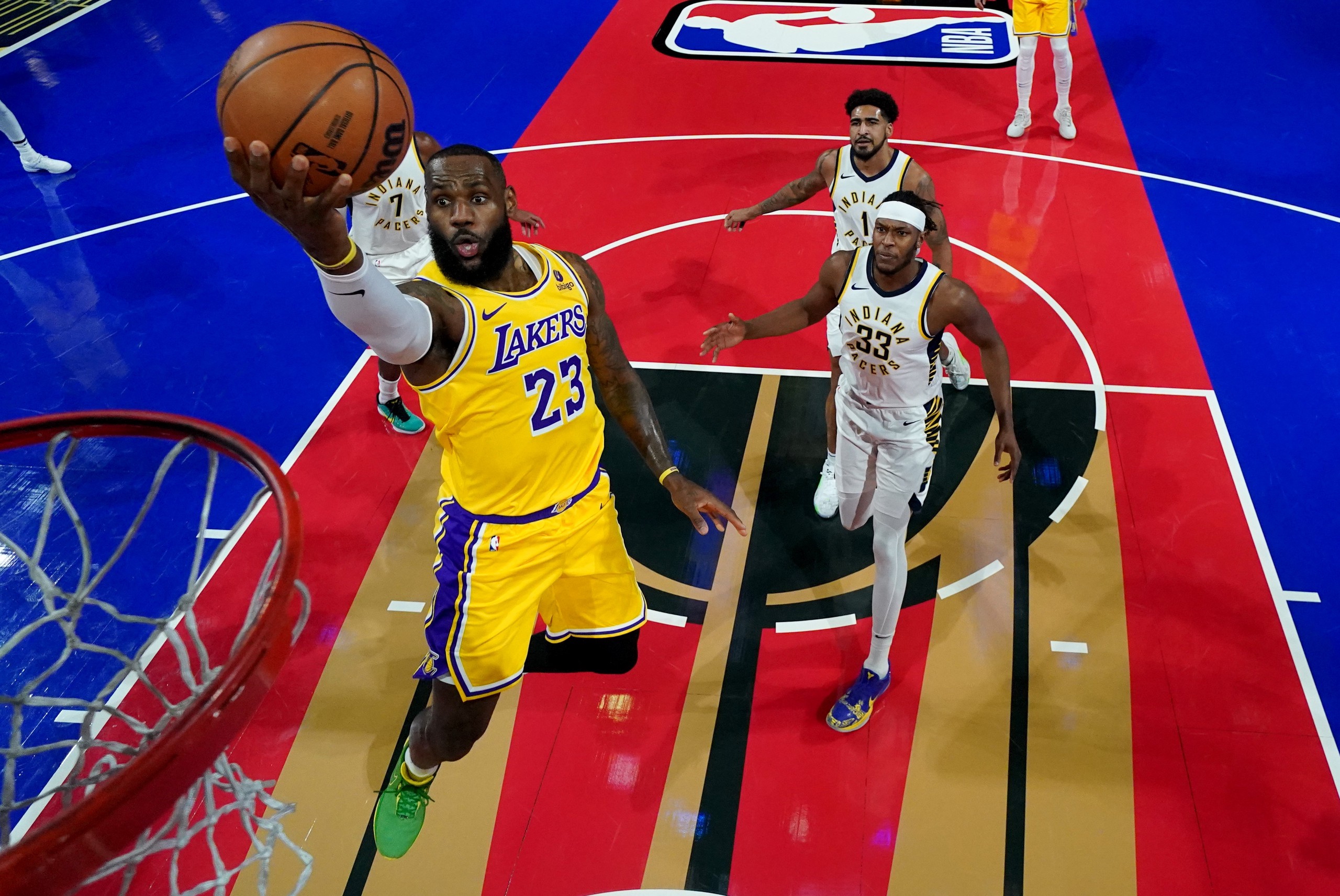 114 体育免费直播 NBA 大战：湖人热血沸腾，詹姆斯帅炸全场
